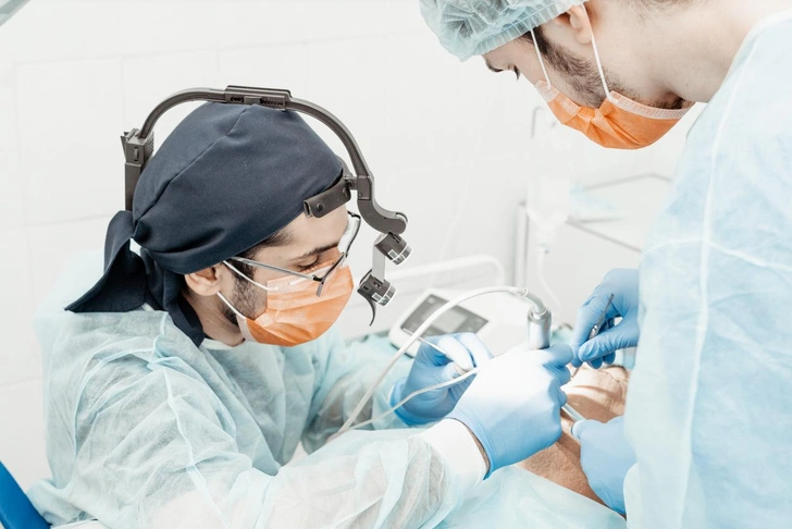 Стоматолог Копылов объяснил, могут ли зубные имплантаты вызывать рак