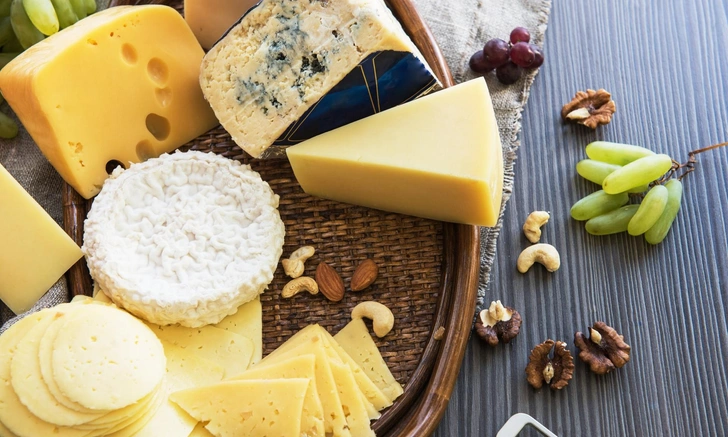 В Лундском университете назвали сорта сыра, которые могут защищать от деменции