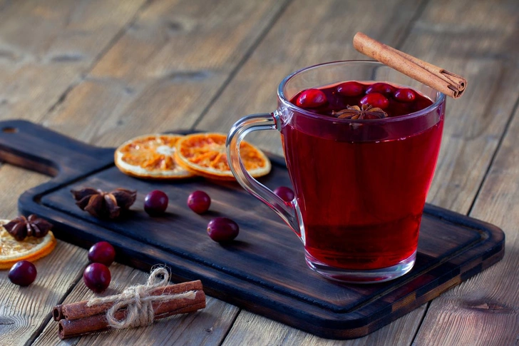 Бабушка была не права? Врач оценила реальную пользу морсов и компотов