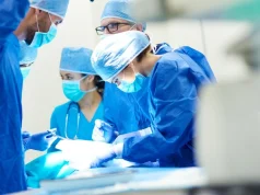 Кузбасские врачи спасли мужчину, вырастившего 50-сантиметровый тромб, от ампутации ноги