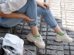 Они будто горят: на какие заболевания может указывать жжение в ногах