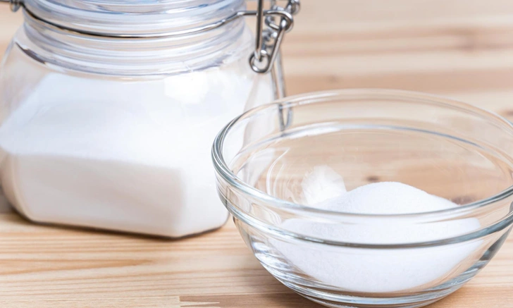 От изжоги&nbsp;&mdash; нет, для горла&nbsp;&mdash; да: подробный разбор медицинских способов применения соды