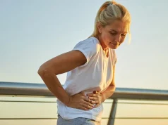 Почему болит правый бок: 5 причин, которые нельзя игнорировать