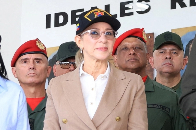 Серый кардинал и мать нации? Что известно о жене Мадуро Силии Флорес