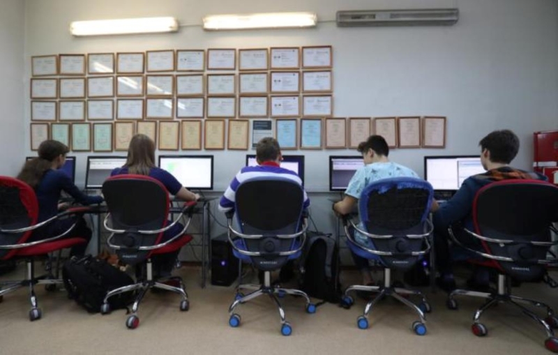 Свидание, столовка и криминал: зачем мошенники вербуют подростков в TikTok для аренды аккаунтов