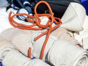 Военный хирург рассказал о преимуществах жгута при наружных кровотечениях