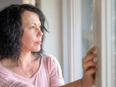 8 симптомов эстрогеновых качелей, из-за которых после 40 лет все валится из рук