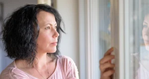 8 симптомов эстрогеновых качелей, из-за которых после 40 лет все валится из рук