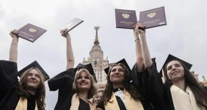 Более трети выпускников российских вузов слишком образованны для своей работы
