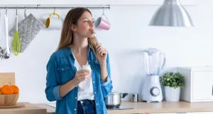 Чайный, яблочный, огуречный: врач разобрала пользу и вред семи видов разгрузочных дней