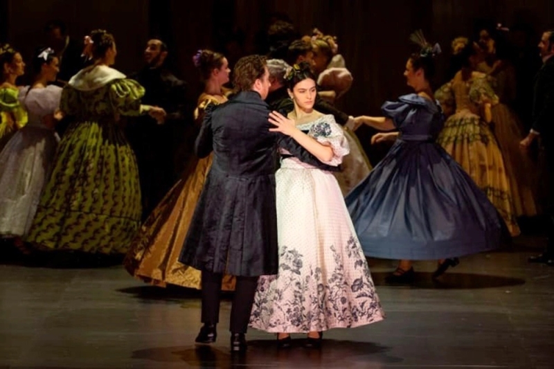 &laquo;Евгений Онегин&raquo; триумфально собирает Париж, пока Пушкина запрещают в Киеве