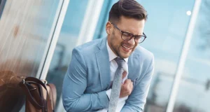 Ишемию сердца можно спутать с больным желудком, но есть одно важное отличие