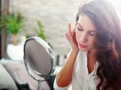 Как отражение в зеркале выдает дефицит мяса, рыбы и яиц в рационе, объяснила врач Иванова