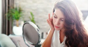 Как отражение в зеркале выдает дефицит мяса, рыбы и яиц в рационе, объяснила врач Иванова