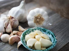 Научный прием и кулинарная уловка, как есть чеснок, чтобы не пахнуть и не болеть