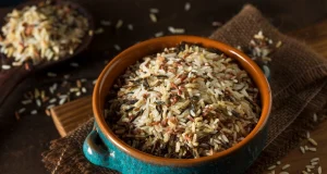 Названа научная причина, почему рис нельзя варить в большом количестве воды