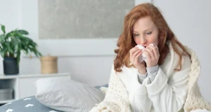 Тело горит, а мы мерзнем: ученые выяснили, почему при высокой температуре трясет от холода