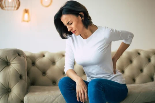 Женщина жаловалась на боль в спине из-за неудобного матраса — оказалось, это был рак