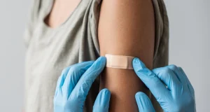 Чем и как обрабатывать послеоперационный шов в домашних условиях