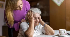 До первых симптомов: ученые научились диагностировать болезнь Альцгеймера по мазку из носа