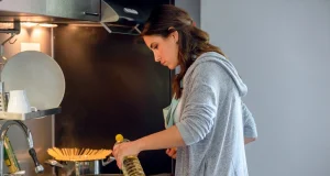 Эффект термоса: эту опасную ошибку многие допускают при ожогах на кухне. Вы тоже?