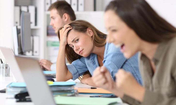 Если все раздражает и часто болит голова: 4 гормона, на которые влияет нехватка витамина D