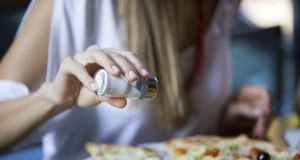 Гастроэнтеролог Ермакова дала окончательный ответ на вопрос о пользе соли