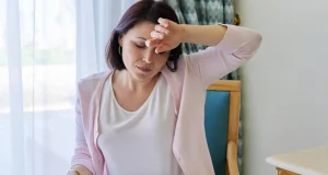 Гинеколог Соловова назвала причины, из-за которых менопауза наступает на 7 лет раньше