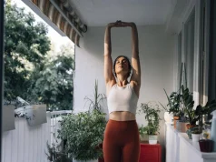 Йога-терапия для суставов после долгой зимы: упражнения, которые можно делать дома