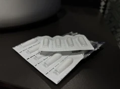 Как правильно ставить свечи ректально взрослому и ребенку — инструкция от врачей