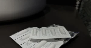 Как правильно ставить свечи ректально взрослому и ребенку — инструкция от врачей