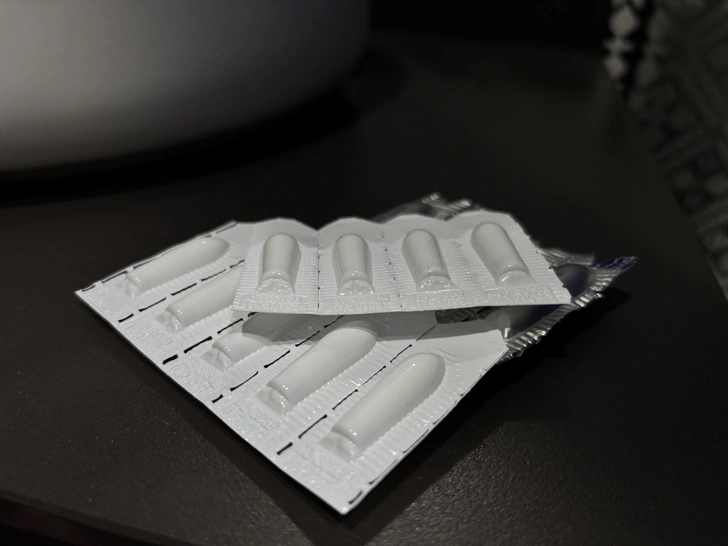 Как правильно ставить свечи ректально взрослому и ребенку — инструкция от врачей