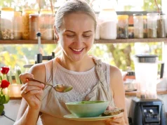 Как запустить пищеварение без аптечных ферментов: 5 советов врача-гастроэнтеролога