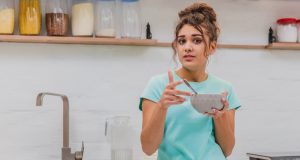 Могут ли хлопья для завтрака полноценно заменить прием пищи, рассказал врач Белоусов