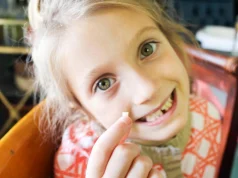 Названа причина, почему нужно хранить выпавшие молочные зубы