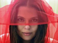 Не игнорируйте мушки: офтальмологи рассказали, как вовремя распознать угрозу для зрения