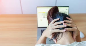 Почему появляется боль в затылке и как от нее избавиться: 5 простых приемов от невролога