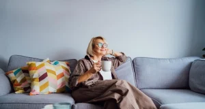 Смена привычек: что лучше пить после 45 лет для хорошего самочувствия — кофе или чай