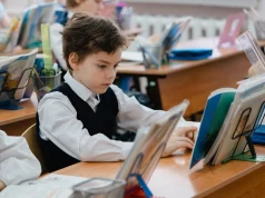 В популярных марках школьной формы нашли токсины, вызывающие головные боли и аллергию