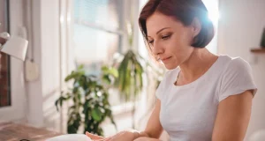 Внимание на ногти! Врачи перечислили симптомы рака, который упускают женщины