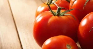 Всегда замачивайте помидоры в соленой воде. Вот зачем это нужно