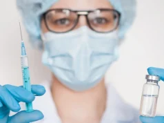 Биолог Обласова рассказала о российских вакцинах, защищающих от коклюша и столбняка взрослых