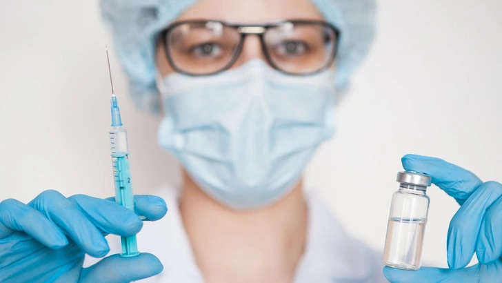 Биолог Обласова рассказала о российских вакцинах, защищающих от коклюша и столбняка взрослых