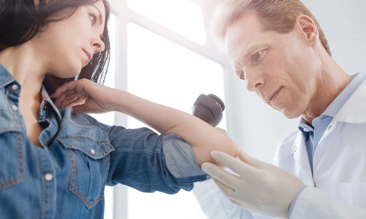 Что за система ABCDE, которая поможет отличить обычную родинку от подозрительной