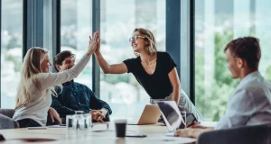 Чтобы не было отеков: 5 простых привычек для тех, кто много сидит или стоит