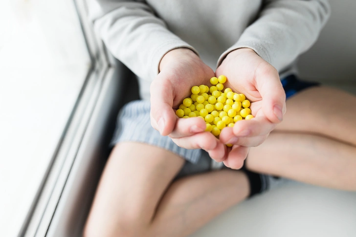 &laquo;Дорогая моча&raquo;, а не лечение: почему нельзя пить за раз высокие дозы витамина С