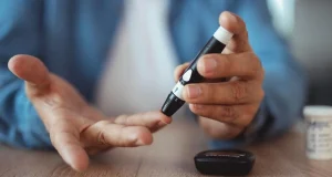 Эндокринолог Карасев рассказал, помогают ли домашние глюкометры в похудении