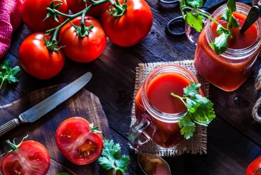 Еще полезнее, чем помидоры: 5 свойств томатного сока, о которых знают не все