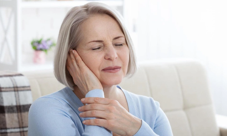 Если весной закладывает уши, помогут простые упражнения, но не пропустите опасные симптомы