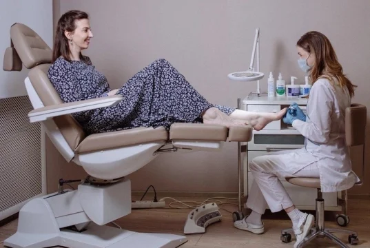 Где помогут с вросшими ногтями и мозолями? Адрес новый — принципы и специалисты прежние